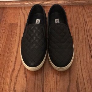 Steve Madden ECENTRCQ Black Slip ons